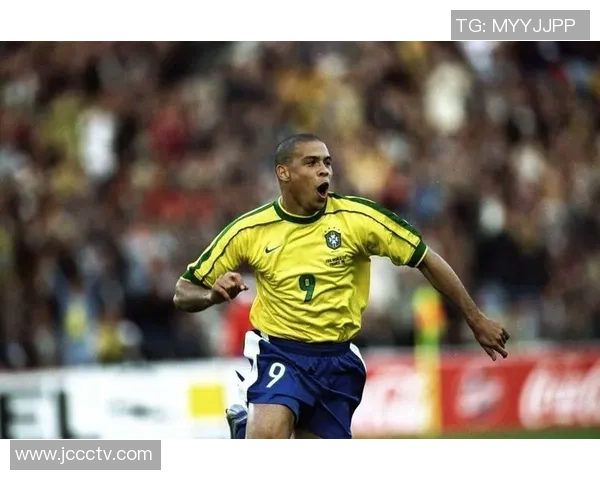 《全球足球球星传奇记录大全:从进球数到荣誉成就的巅峰对决》 《全球足球球星传奇记录大全:从进球数到荣誉成就的巅峰对决》