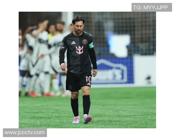 世界足坛著名后卫球星盘点 这些防线巨星影响力深远 世界足坛著名后卫球星盘点 这些防线巨星影响力深远