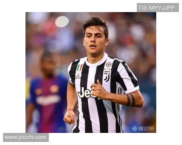 从足球小子到球场偶像 他长大后竟成了最帅的足球明星