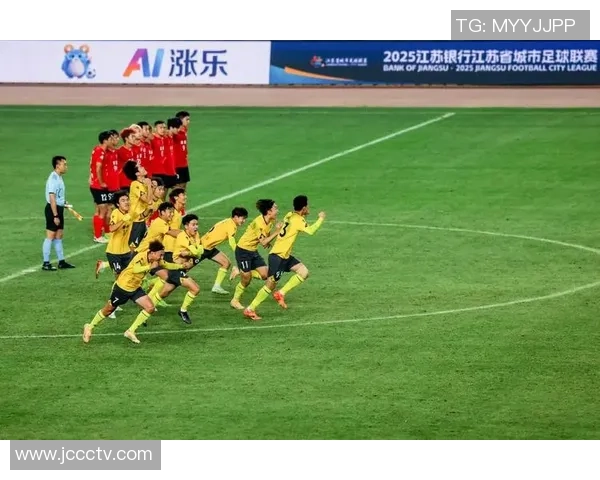 当顶级足球球星遇上社交恐惧展现赛场外最真实的孤独与挣扎