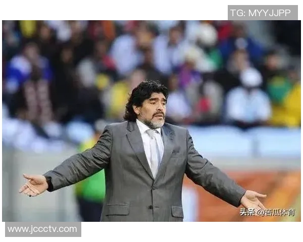 我身边的足球明星：从球场到生活的多维度探索