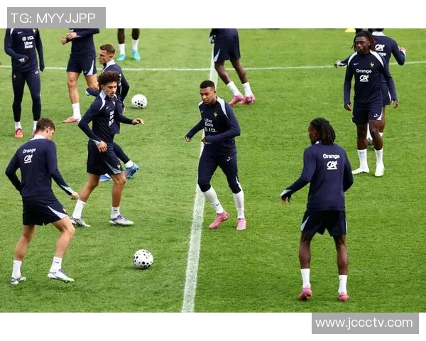 球星足球运动员因场上冲突频频发生抽嘴巴事件引发关注 球星足球运动员因场上冲突频频发生抽嘴巴事件引发关注