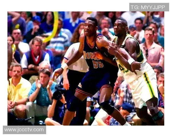 篮球巨星向足球传奇致敬 展现跨界尊重与体育精神的融合