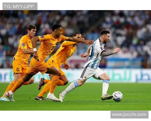 聚焦足球巨星赛场瞬间裆部动作彰显力量与速度魅力